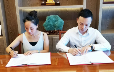 恭賀重慶渝北區(qū)邱美女士順利簽約翌芙萊！