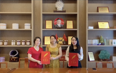 恭喜龍女士呂女士成功加入翌芙萊大家庭，成為翌芙萊美業(yè)傳播天使。