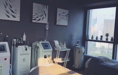 武漢打工妹創(chuàng)業(yè)開美容院，沒上美團，三個月盈利回本。