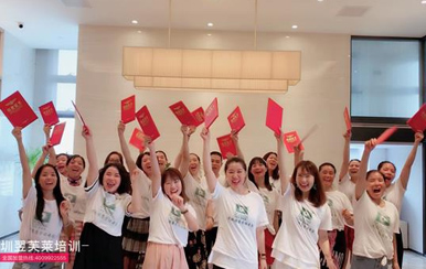 淚聚是緣。愛心成就翌芙萊，我們圓滿畢業(yè)啦！